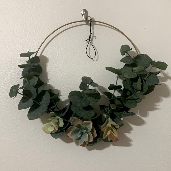 Eucalyptus Succulents Wire Wreath New - Picture 1 of 6